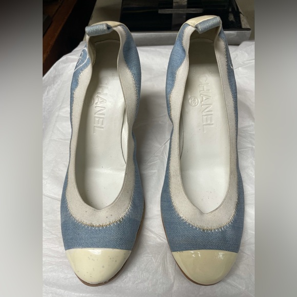 Vintage Chanel Two Tone Pumps - Picture 3 of 8